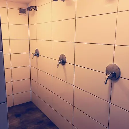 Sezer B&a Ug * Berlin