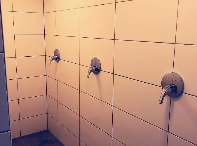 Sezer B&a Ug * Berlin